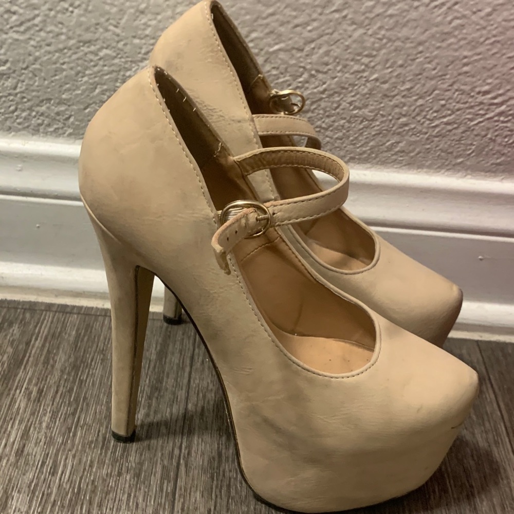 Nude heel pumps